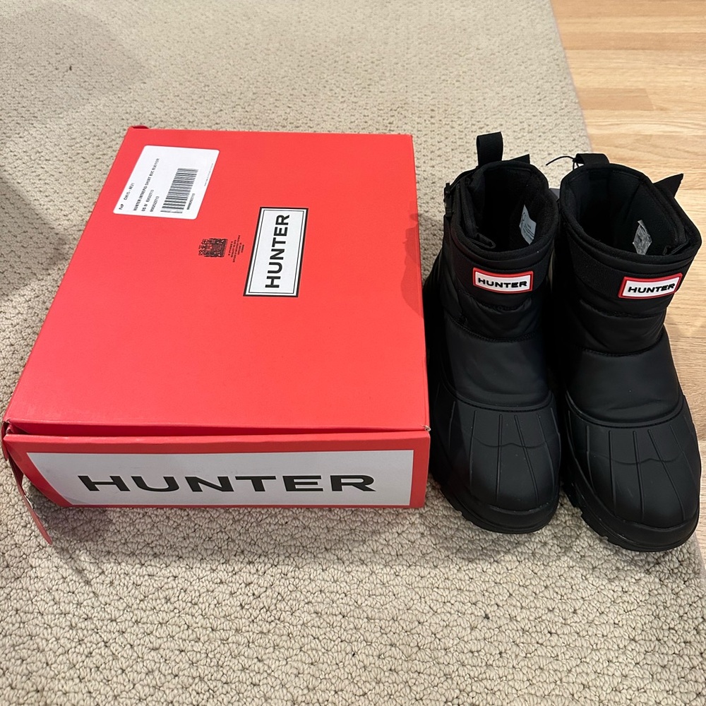 SIZE 8 BRAND NEW HUNTER BOOTS!